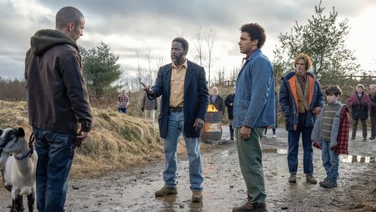 Кадр из 1 серии 3 сезона сериала «Извне»